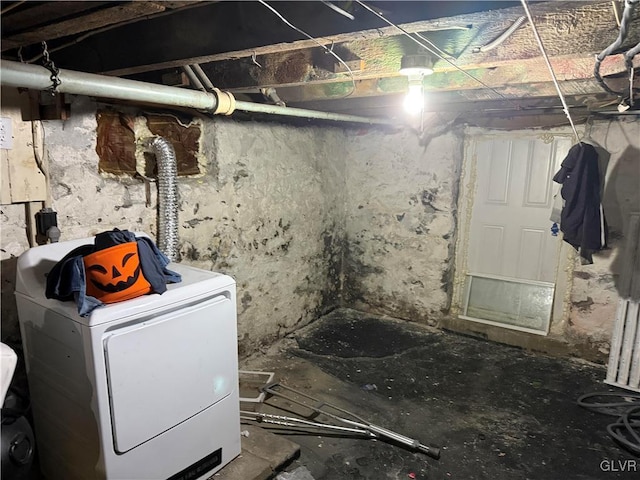 basement with washer / clothes dryer