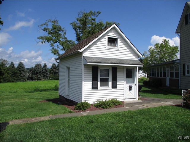 view of outdoor structure featuring a lawn