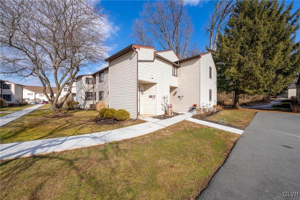 view of front of home with a front lawn