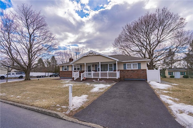 view of front of home with covered porch