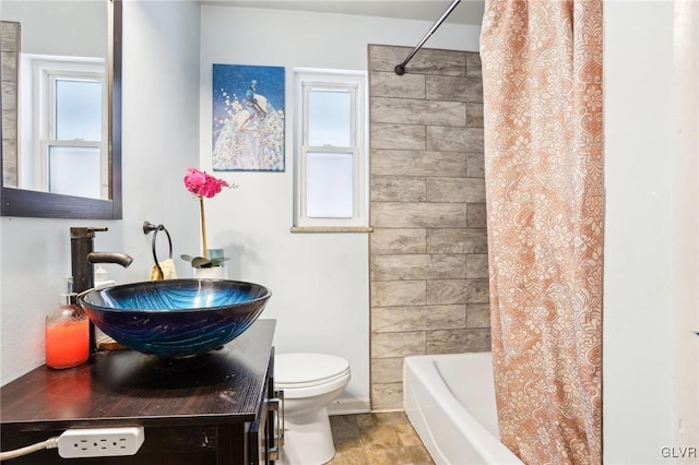 full bathroom with shower / tub combo with curtain, toilet, and vanity