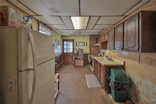 kitchen featuring sink, appliances with stainless steel finishes, and a drop ceiling