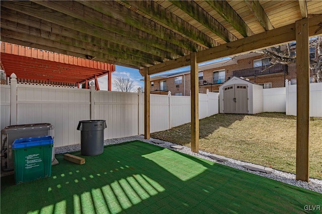 view of yard featuring a storage shed, an outdoor structure, and a fenced backyard