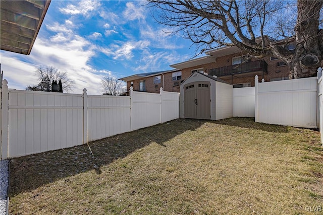 view of yard with a storage shed, a fenced backyard, and an outdoor structure