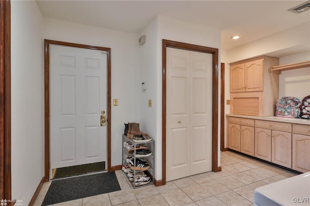 entrance foyer with recessed lighting, light tile patterned flooring, visible vents, and baseboards