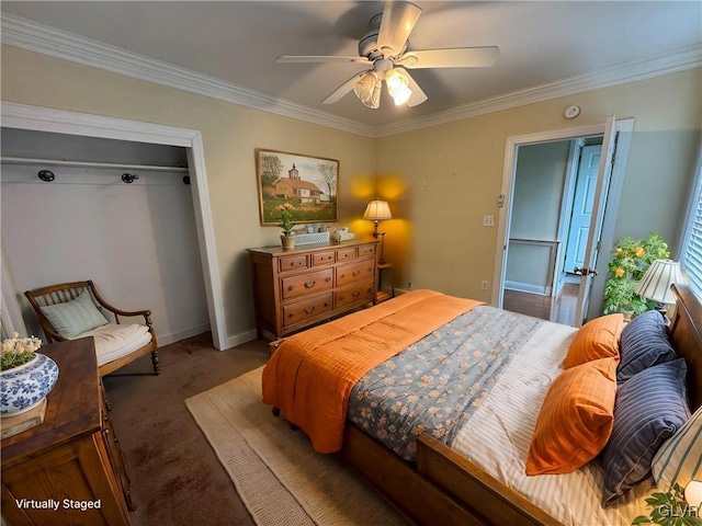 bedroom featuring a ceiling fan, baseboards, carpet floors, ornamental molding, and a closet