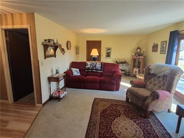 living area featuring carpet floors and baseboards