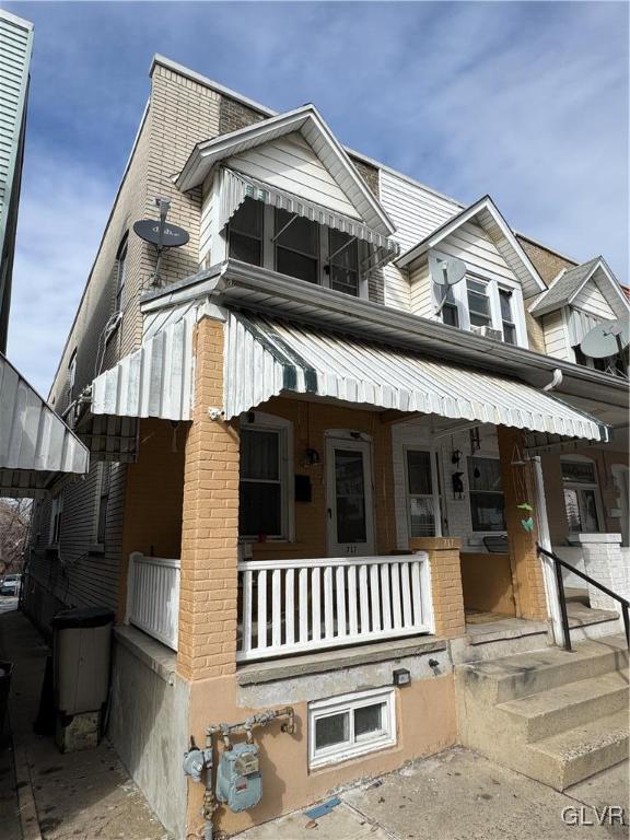 view of front of property with covered porch