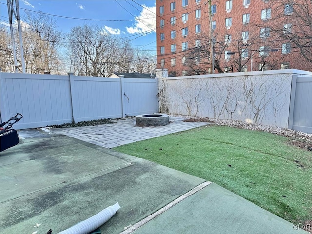 view of yard with an outdoor fire pit, a fenced backyard, and a patio