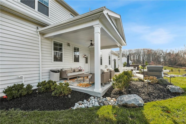 view of patio featuring outdoor lounge area and a ceiling fan