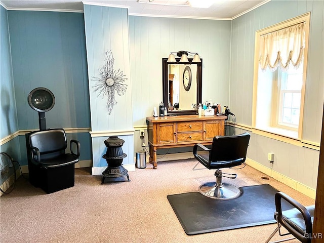 living area featuring carpet, crown molding, and baseboards