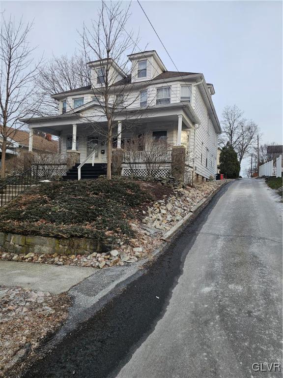 view of front of property with covered porch