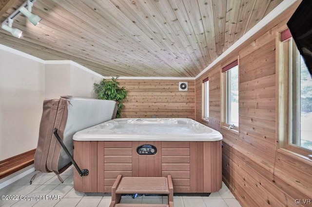 134 Moseywood Rd, Kidder Township S, PA 18624 - interior space with a hot tub