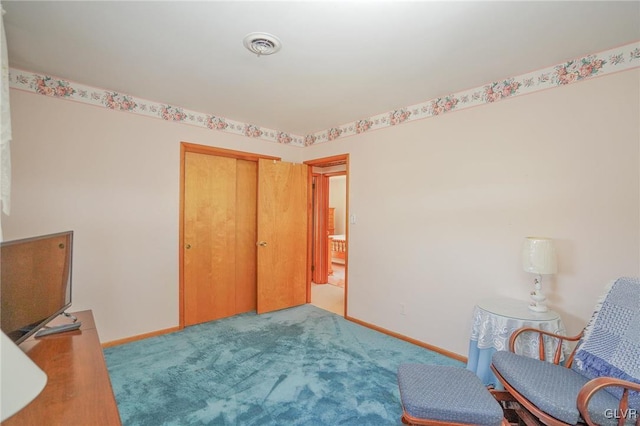 living area featuring carpet floors, baseboards, and visible vents