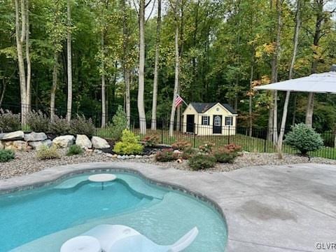 view of swimming pool with fence