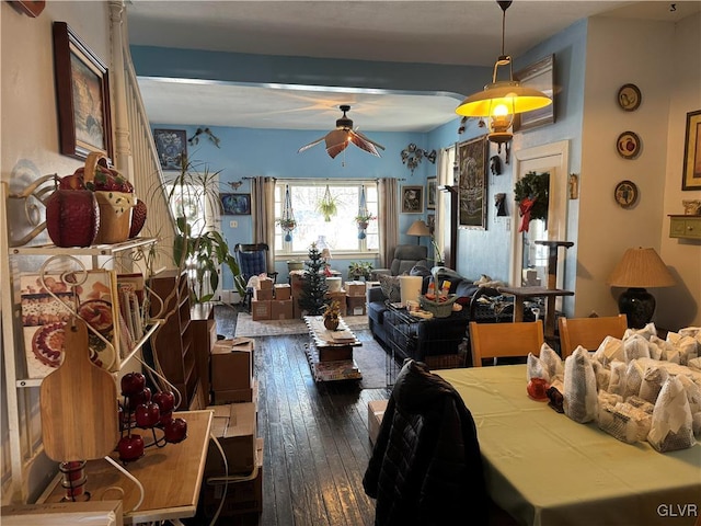 living room with dark wood-style floors and a ceiling fan