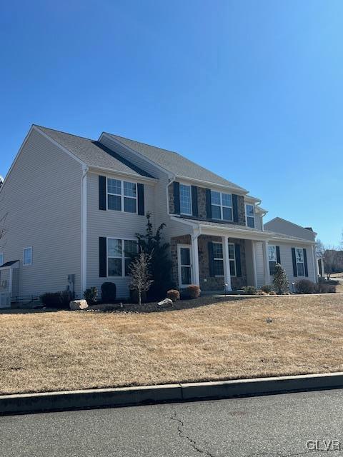 view of front of property with a front lawn