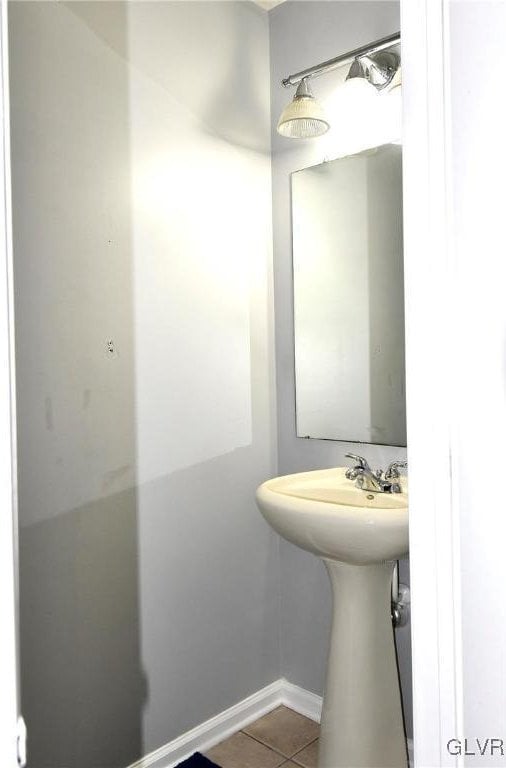 bathroom with tile patterned flooring and baseboards