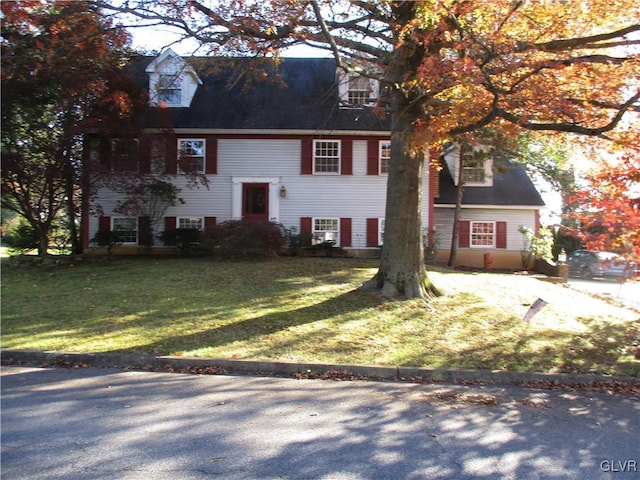 view of front of property with a front yard