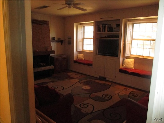 bathroom with visible vents and a ceiling fan