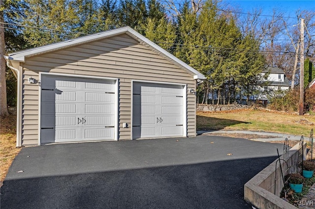 view of detached garage