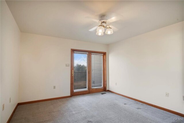 unfurnished room featuring ceiling fan, carpet flooring, visible vents, and baseboards