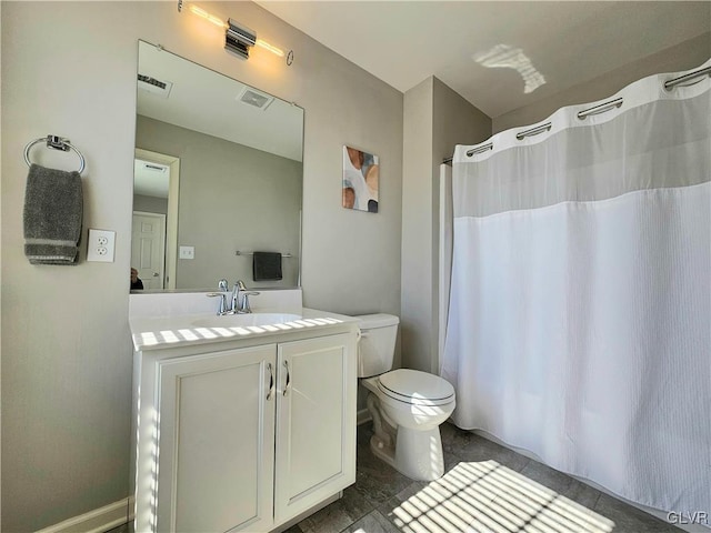 bathroom with toilet, curtained shower, visible vents, and vanity