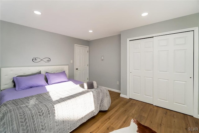 bedroom featuring baseboards, a closet, wood finished floors, and recessed lighting