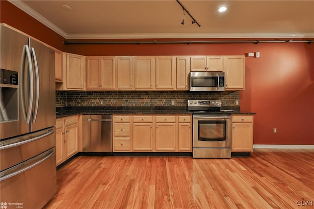 kitchen with stainless steel appliances, ornamental molding, backsplash, and light wood-style flooring