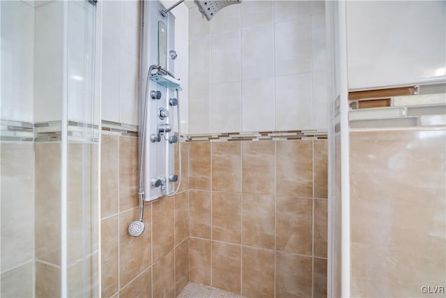 full bath with tiled shower