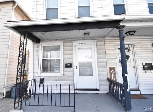 entrance to property featuring a porch