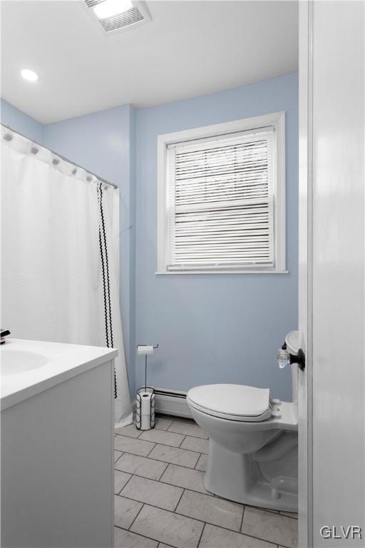 full bathroom featuring vanity, visible vents, curtained shower, toilet, and baseboard heating