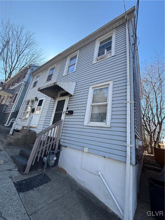 view of front of property featuring entry steps