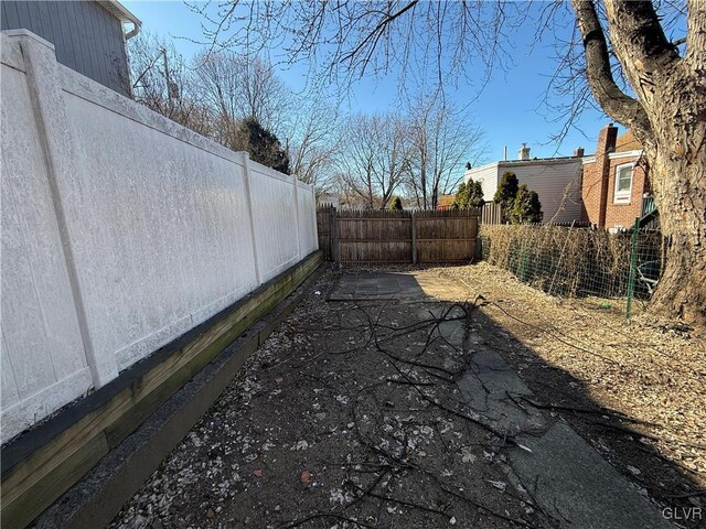25 S Locust St, Easton, PA 18042 - view of yard featuring a fenced backyard