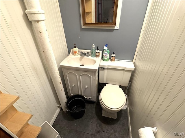 bathroom with vanity, toilet, and baseboards