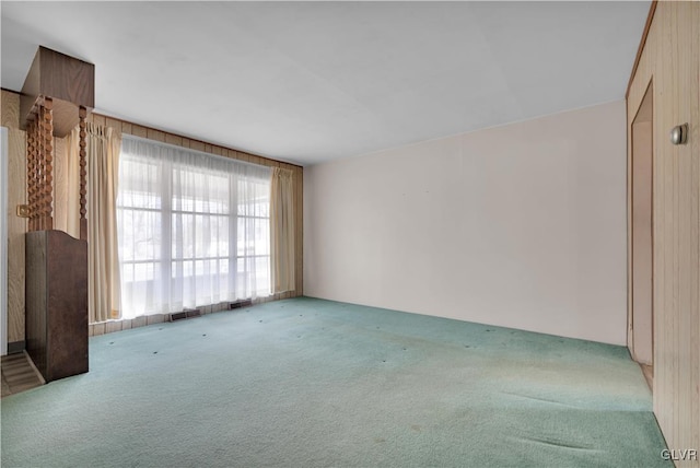 empty room featuring carpet floors