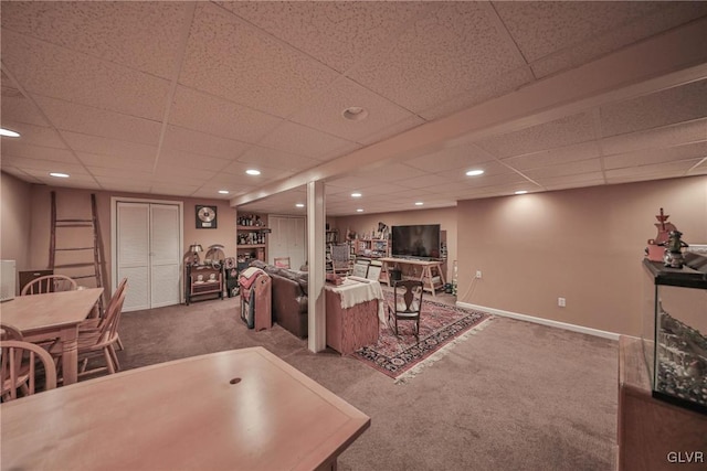 carpeted living area with recessed lighting, a drop ceiling, and baseboards