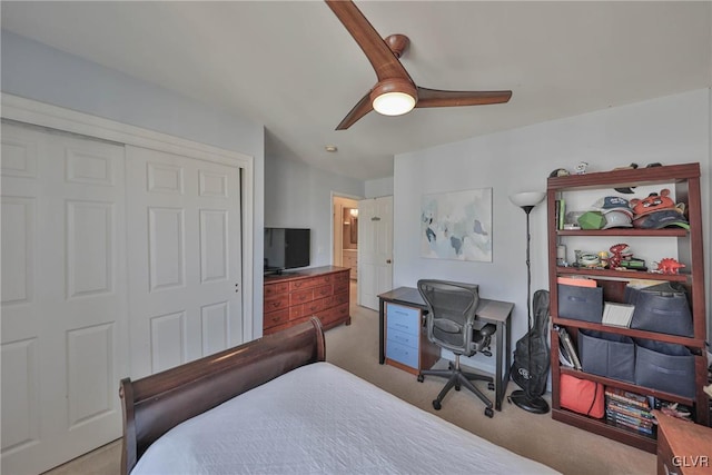 bedroom featuring a ceiling fan, a closet, and light carpet