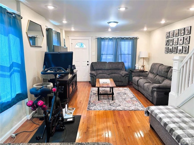 living area featuring hardwood / wood-style floors, recessed lighting, and baseboards