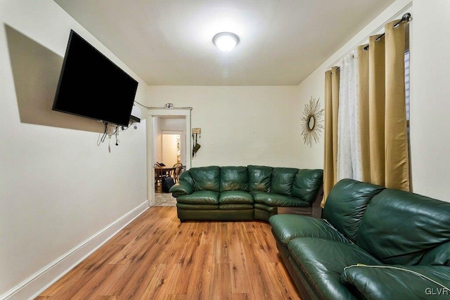 living area featuring light wood-style floors and baseboards