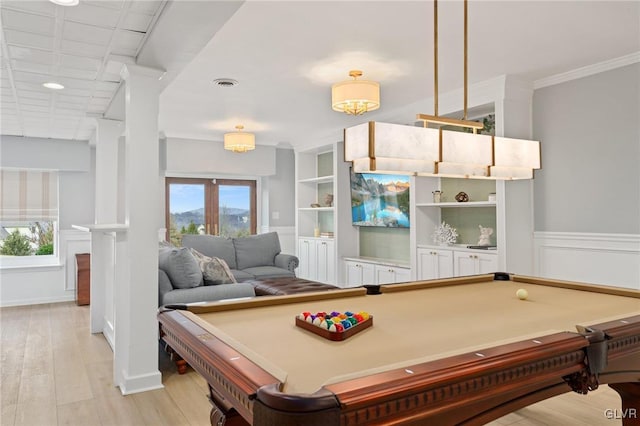 playroom featuring light wood-type flooring, visible vents, a healthy amount of sunlight, and pool table