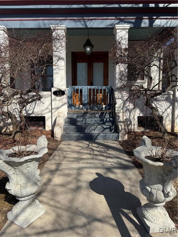 doorway to property with covered porch