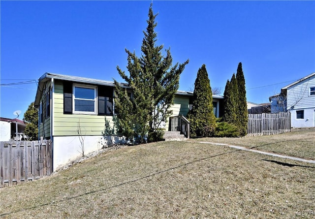 view of front of house featuring fence