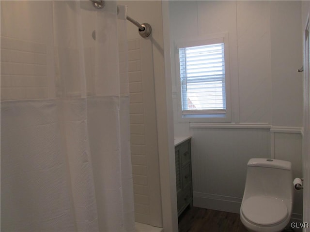 full bath with a shower with curtain, wood finished floors, vanity, and toilet