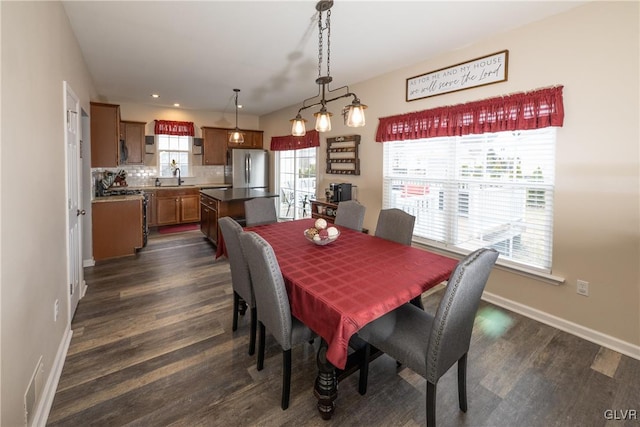 dining area with dark wood finished floors, recessed lighting, and baseboards