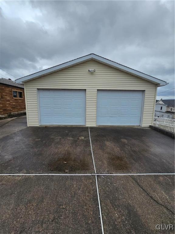 view of detached garage