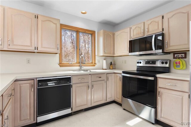 367 Saunders Dr, Lehman Twp, PA 18324 - kitchen featuring light brown cabinets, light countertops, a sink, and stainless steel appliances