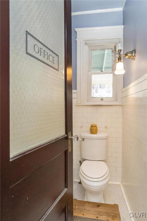1527 W Turner St, Allentown City, PA 18102 - bathroom with toilet, a wainscoted wall, tile patterned flooring, and tile walls
