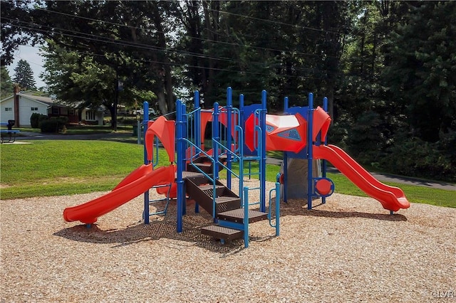 221 Franklin St, Alburtis Borough, PA 18011 - community jungle gym with a yard