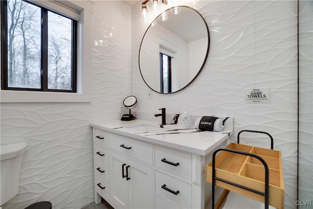 5627 Pembrook Dr, Coolbaugh Twp, PA 18466 - bathroom featuring tile walls and vanity